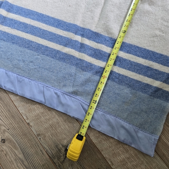 Laurentian By Ayers Pure Wool Blue and Cream Striped Blanket, Pre Loved. - Picture 6 of 8